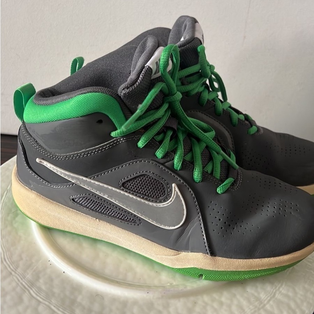 Nike Team Hustle D6 GS Green Spark/ππGray size 5Y,Clean Ready To Hustle.π - Picture 1 of 6